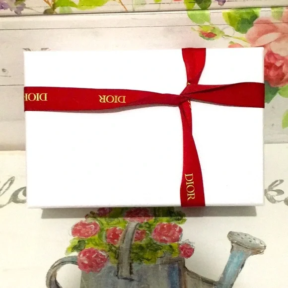 Brand New! DIOR Holiday Red White & Gold Gift Box/Envelope/Tissue/Ribbon Set!❤️✨ - Picture 10 of 15